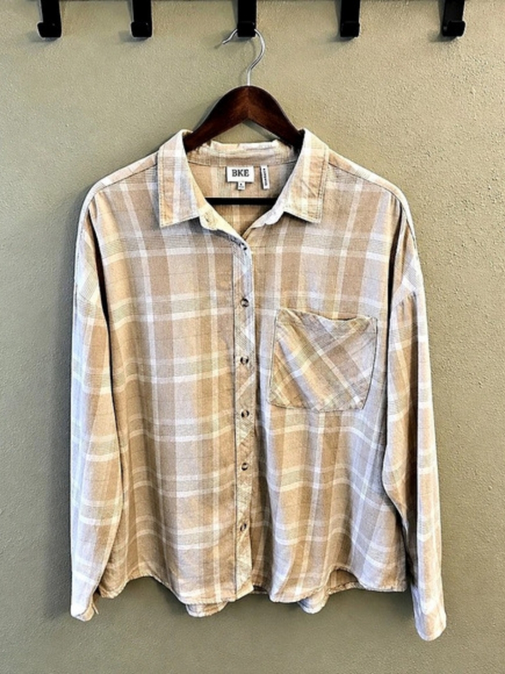 BKE Boyfriend Plaid Button Down in Beige Size Large